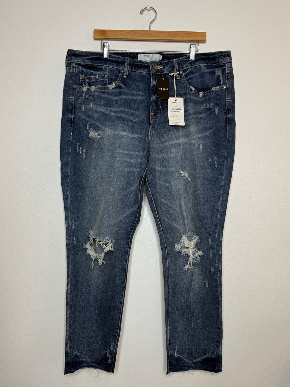 New Torrid High Rise Straight Leg Distressed Stretch Denim in blue chill 18 T